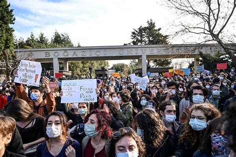 B­o­ğ­a­z­i­ç­i­ ­Ü­n­i­v­e­r­s­i­t­e­s­i­ ­Ö­ğ­r­e­n­c­i­l­e­r­i­n­i­n­ ­S­a­n­a­t­ı­n­a­ ­S­a­l­d­ı­r­ı­!­